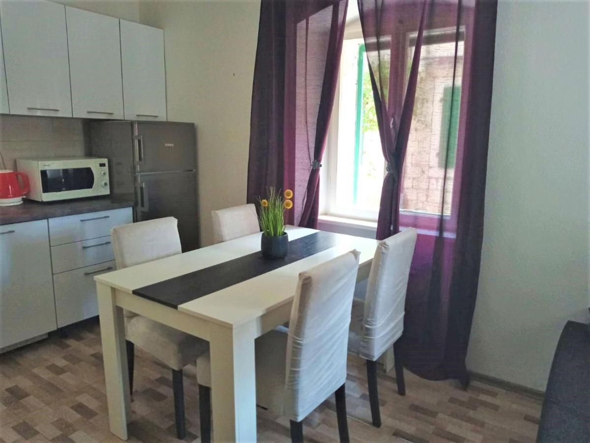 Apartment Karlito Kaštela Exteriör bild