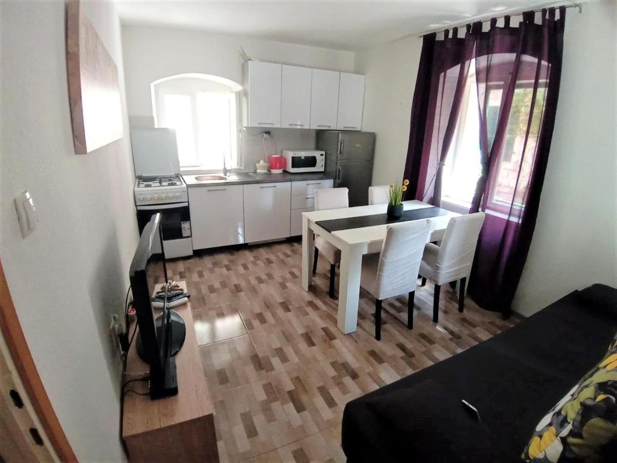 Apartment Karlito Kaštela Exteriör bild